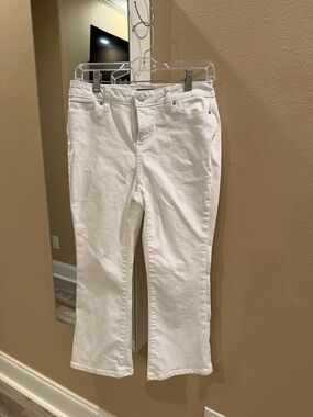 Women's White Cropped Jeans - Mid Rise Ankle Length